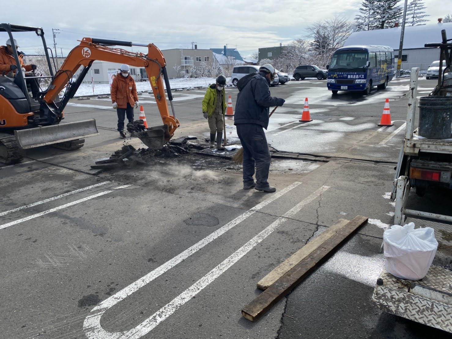 駐車場アスファルト補修工事